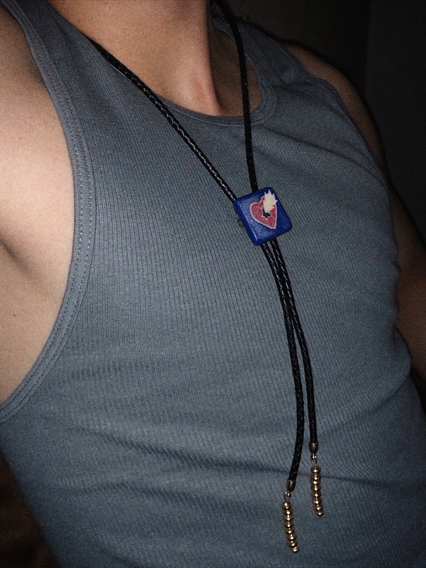 Explosión bolo tie