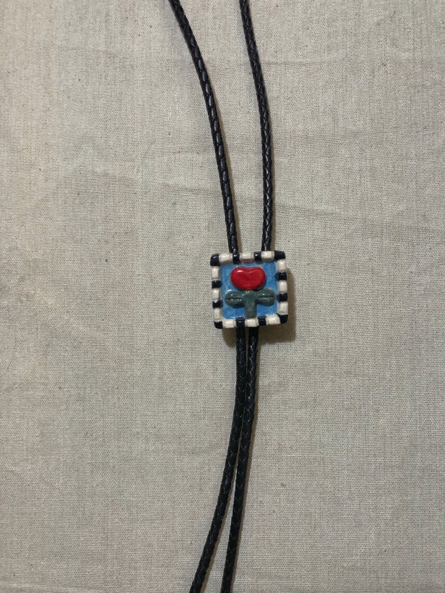 Tulipán bolo tie