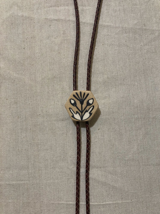 Diente de león bolo tie