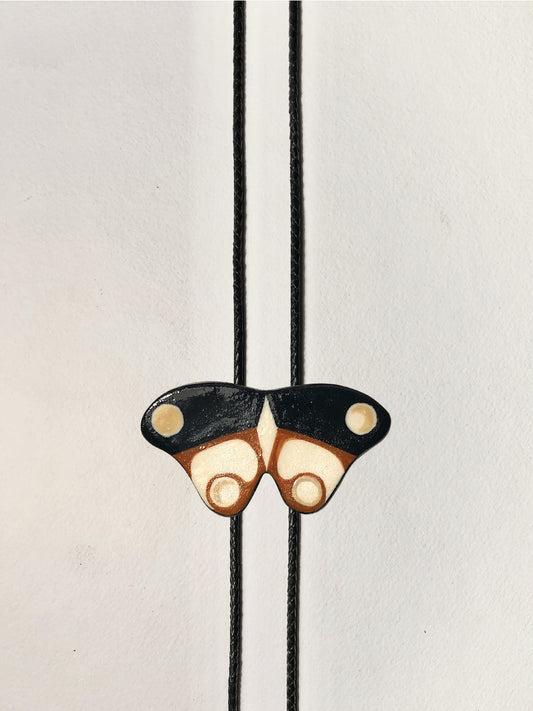 Polilla bolo tie